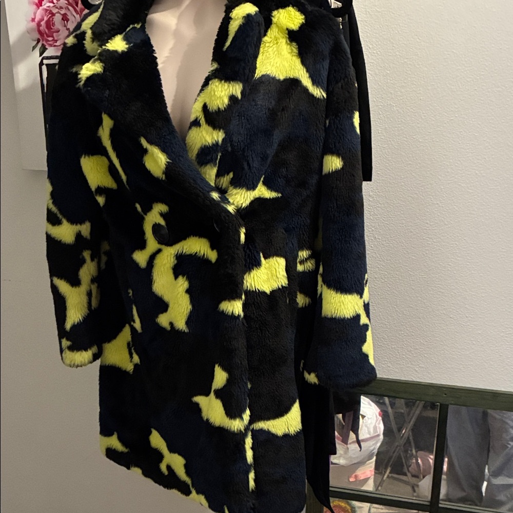 Apparis Stylish Black and Yellow Faux Fur Coat
